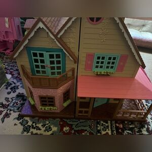 Colorful Childs Dollhouse, Lil Woodizes Good As New, All Accessories Included!!!